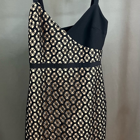 Sera Printed Sheath Dress - Picture 2 of 3